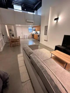 Berkeley - Chic Urban Loft Comfort & Style